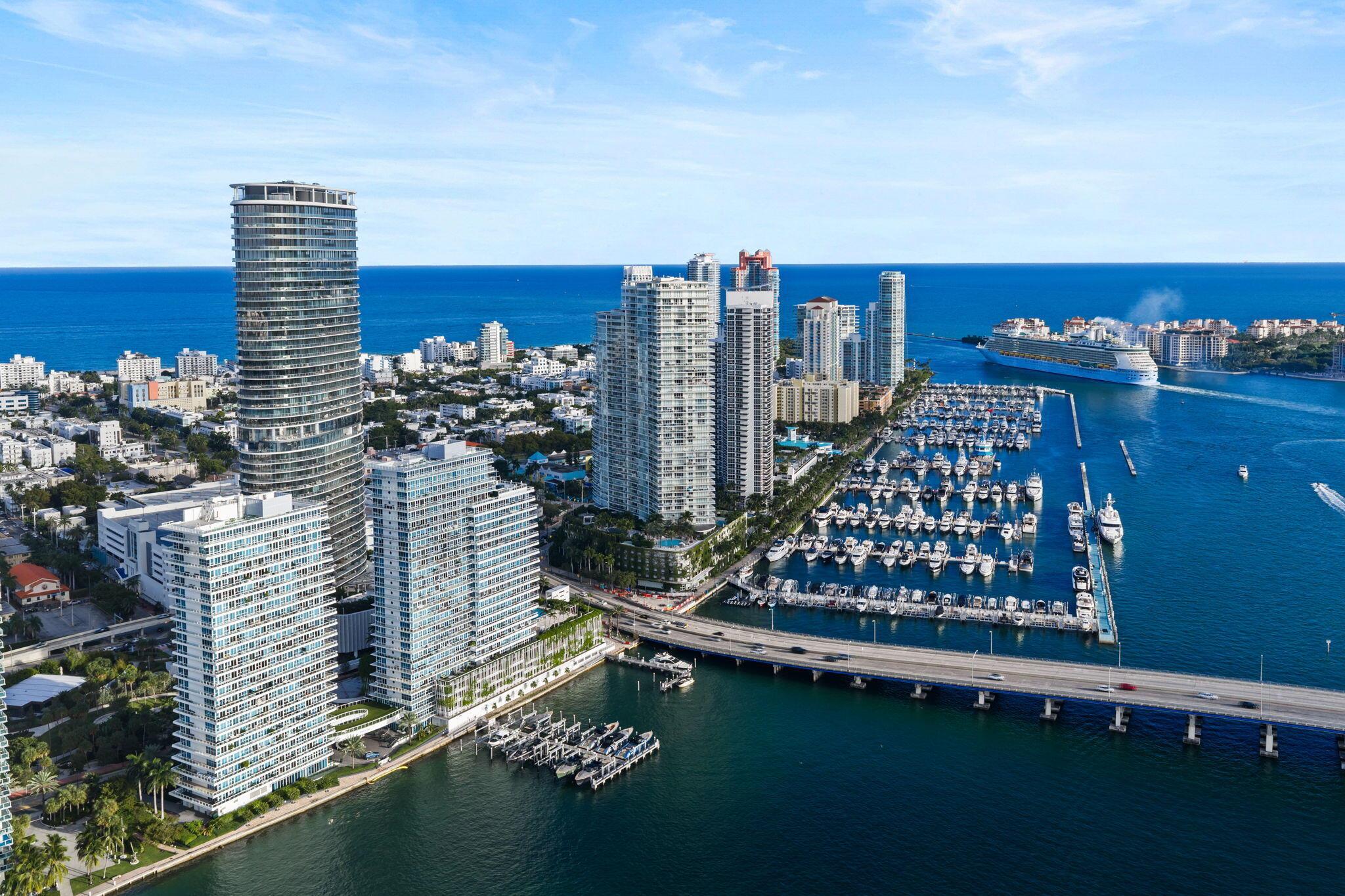 image The Bentley Bay Condo45