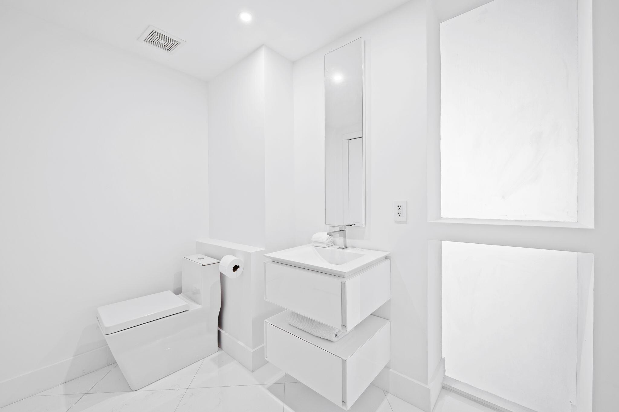 image The Bentley Bay Condo6