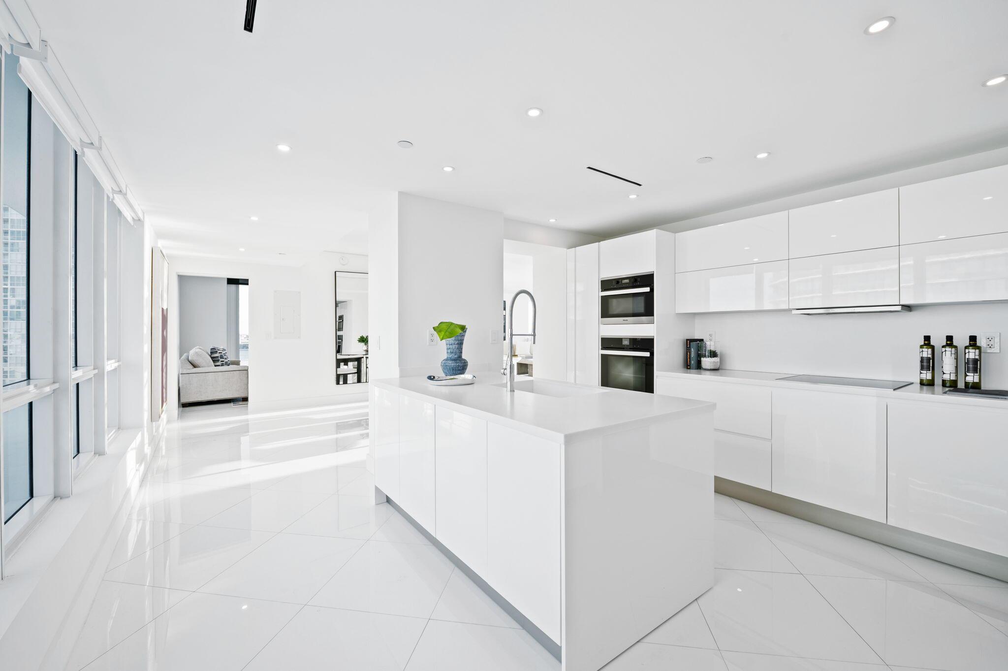 image The Bentley Bay Condo8