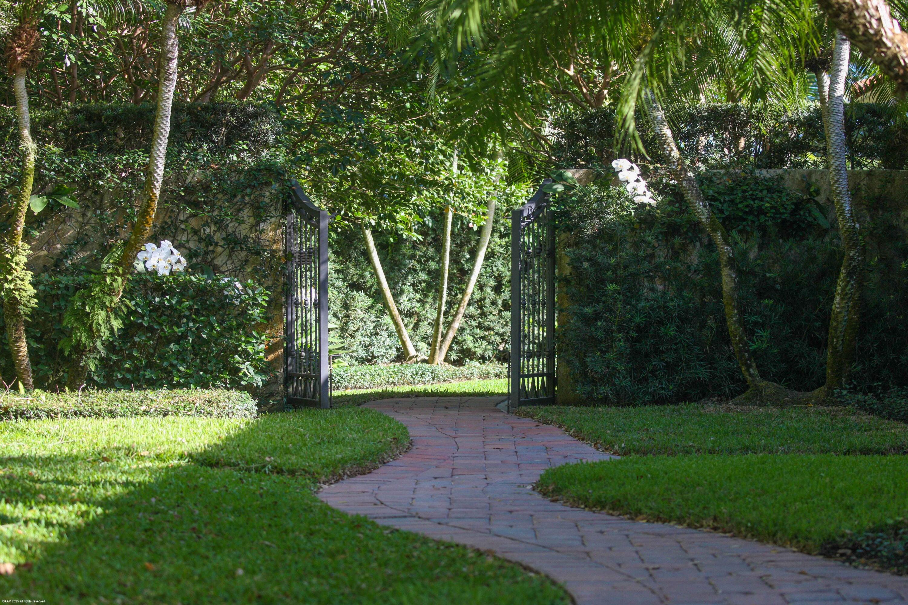 2426 Windsor Way Ct Wellington, FL 33414