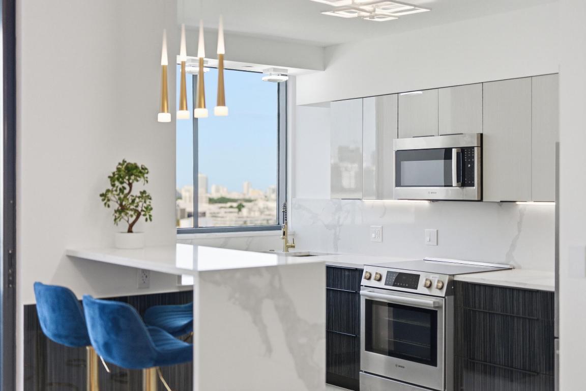 1330 West #1711 Miami Beach, FL 33139