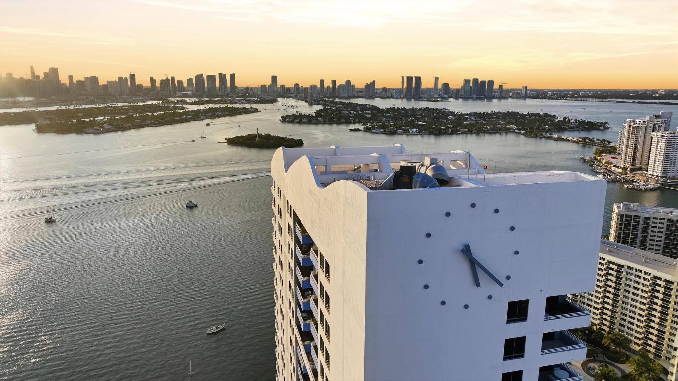 1330 West #1711 Miami Beach, FL 33139