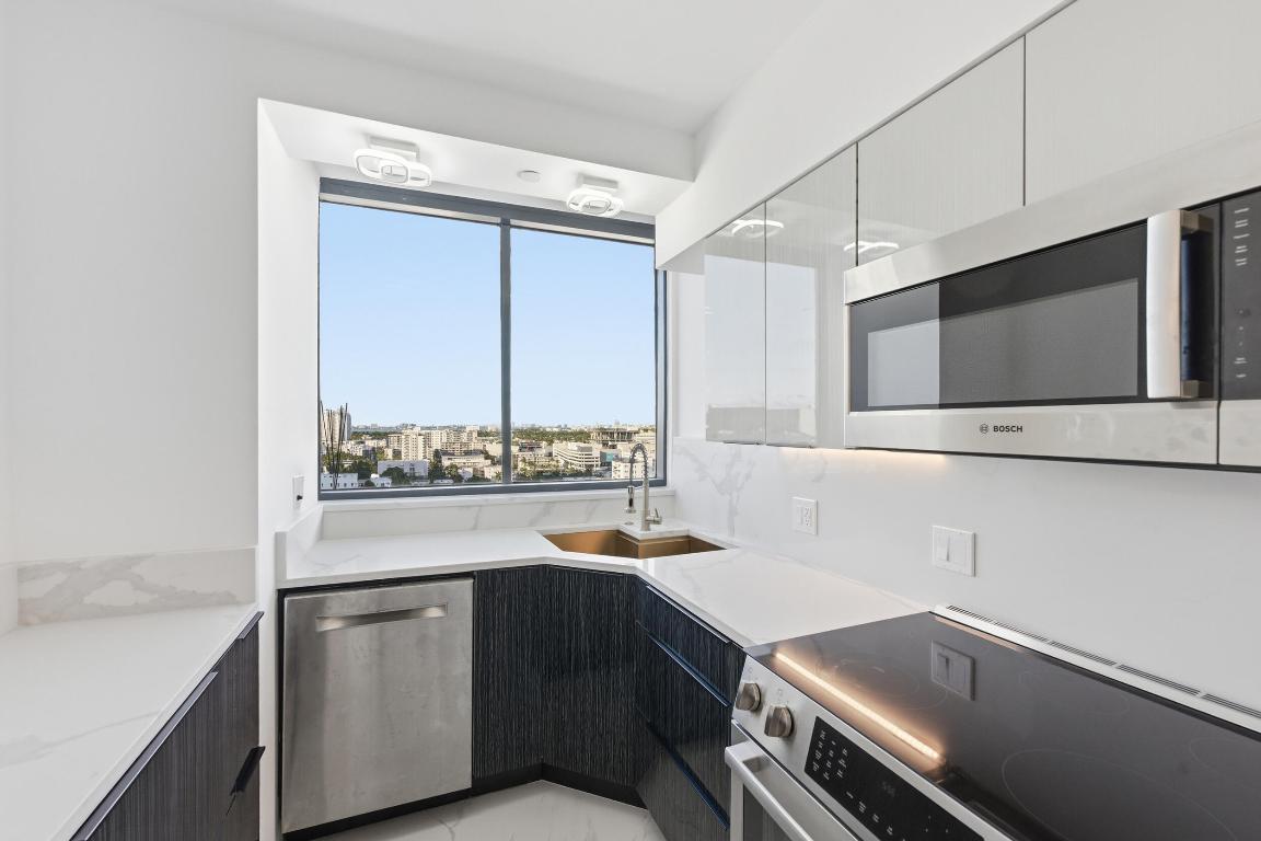 1330 West #1711 Miami Beach, FL 33139