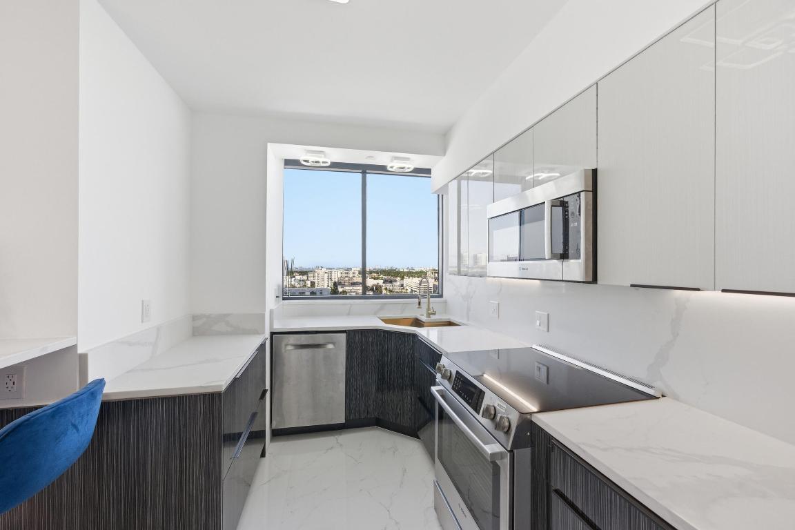 1330 West #1711 Miami Beach, FL 33139