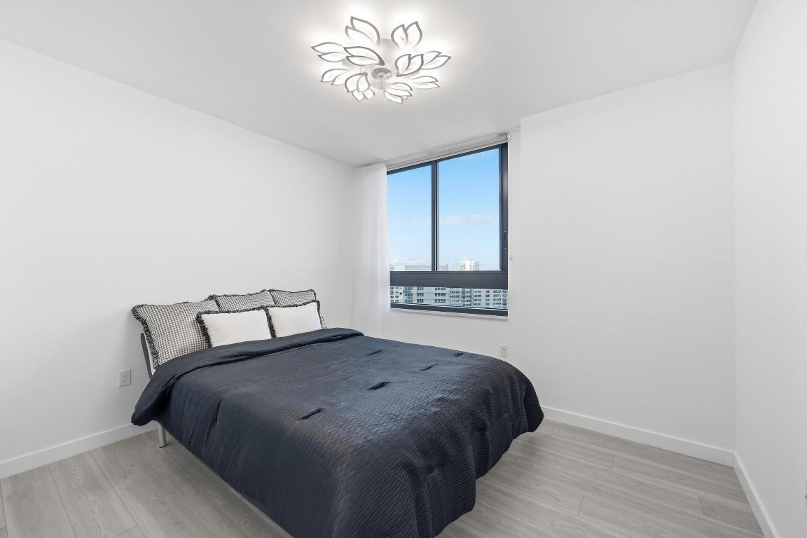 1330 West #1711 Miami Beach, FL 33139