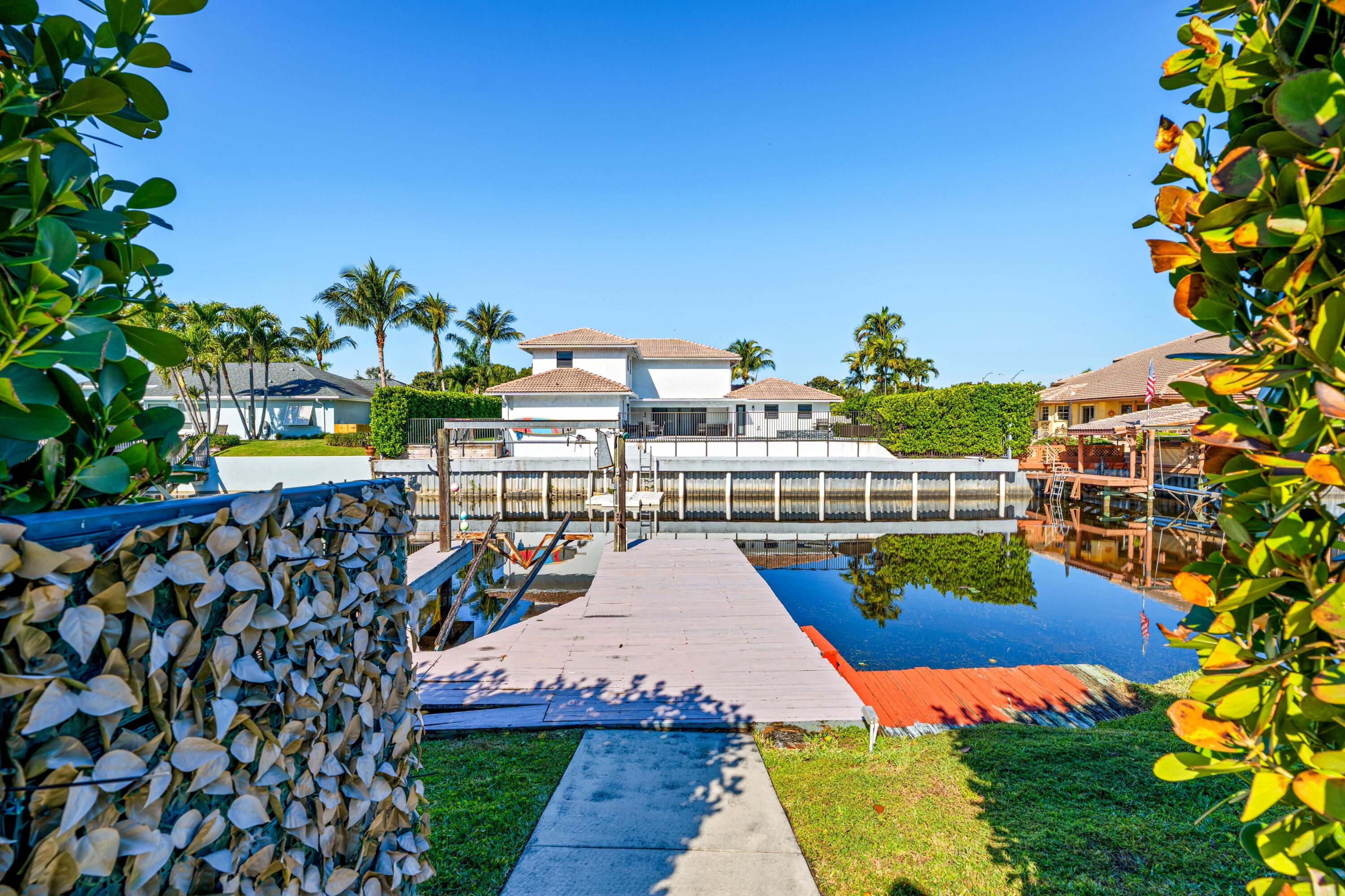 3605 S Lake Boynton Beach, FL 33435