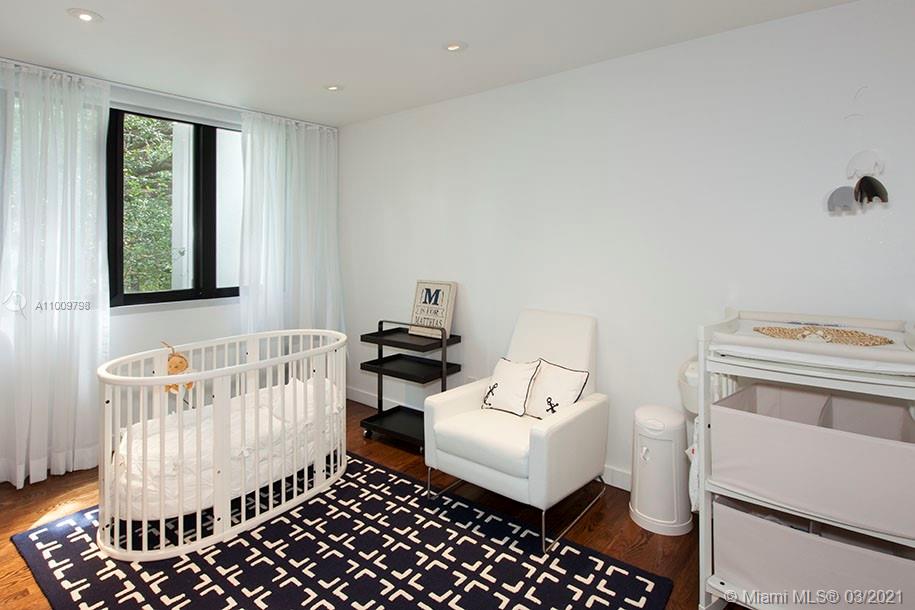 5530 Kerwood Oaks Dr Coral Gables, FL 33156