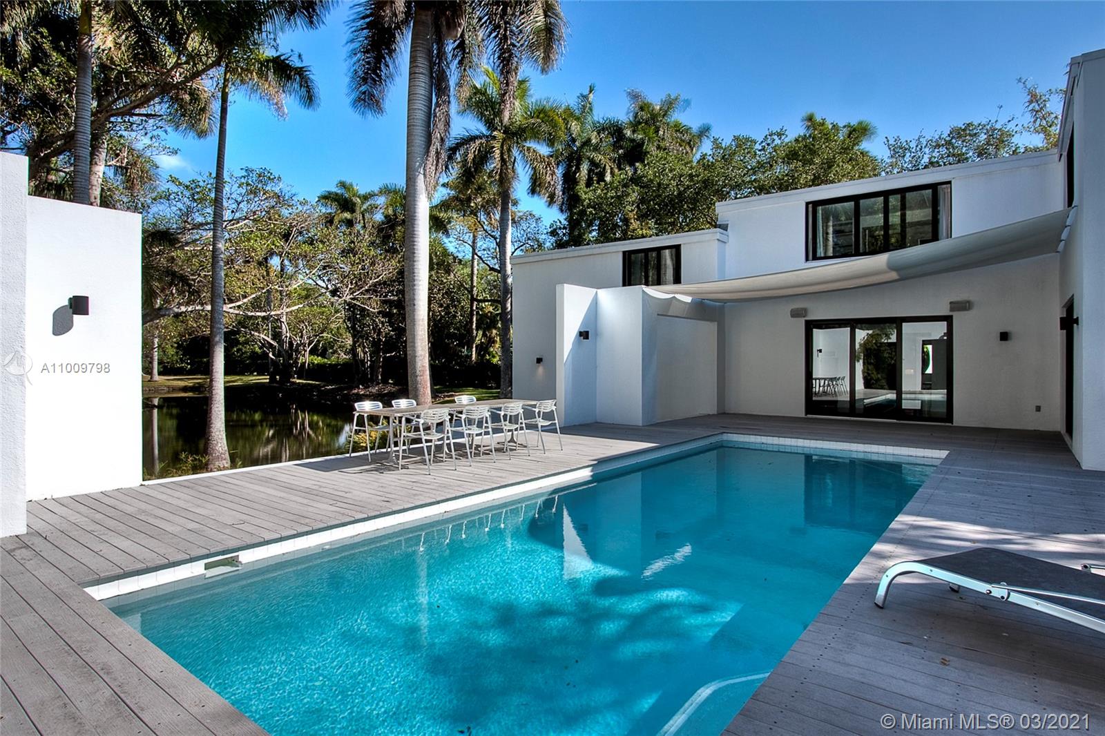 5530 Kerwood Oaks Dr Coral Gables, FL 33156