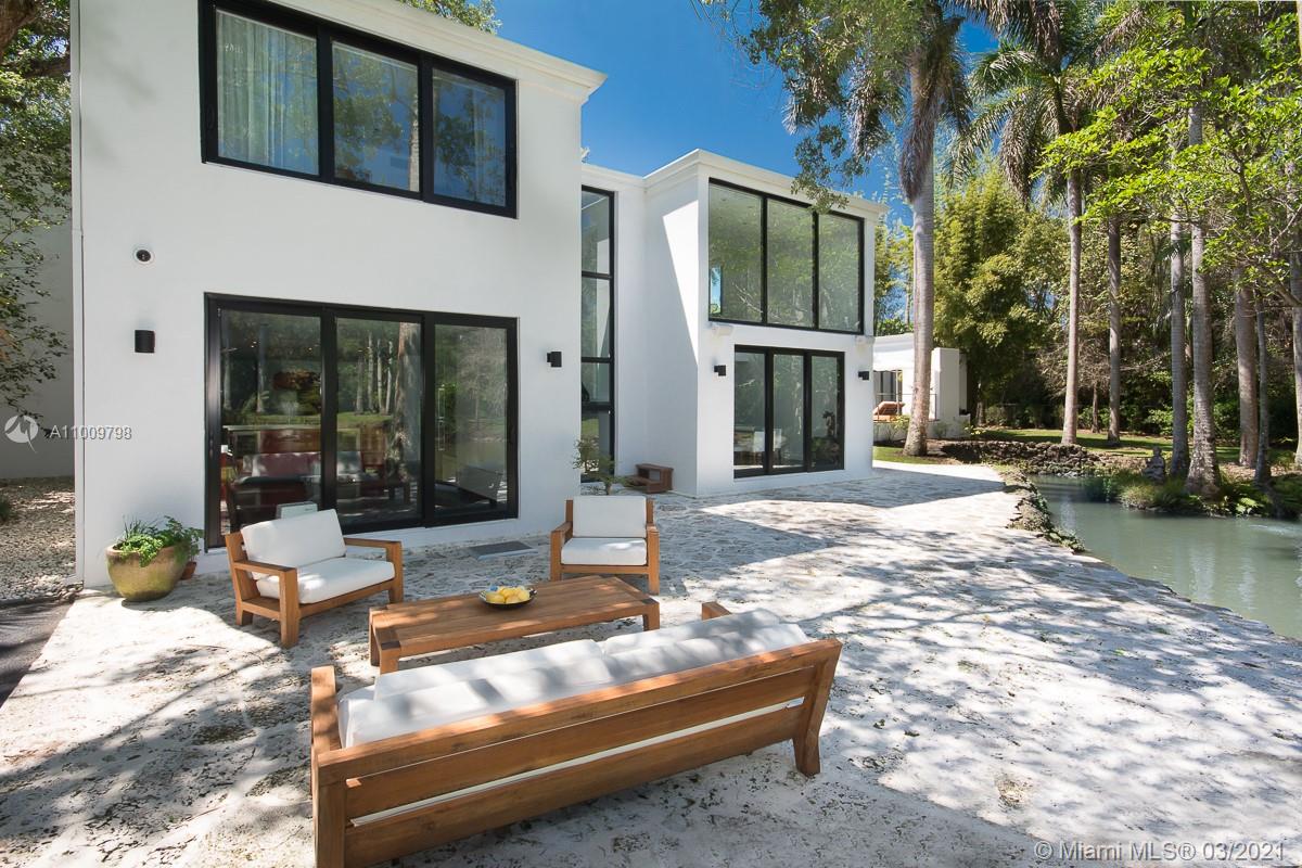 5530 Kerwood Oaks Dr Coral Gables, FL 33156