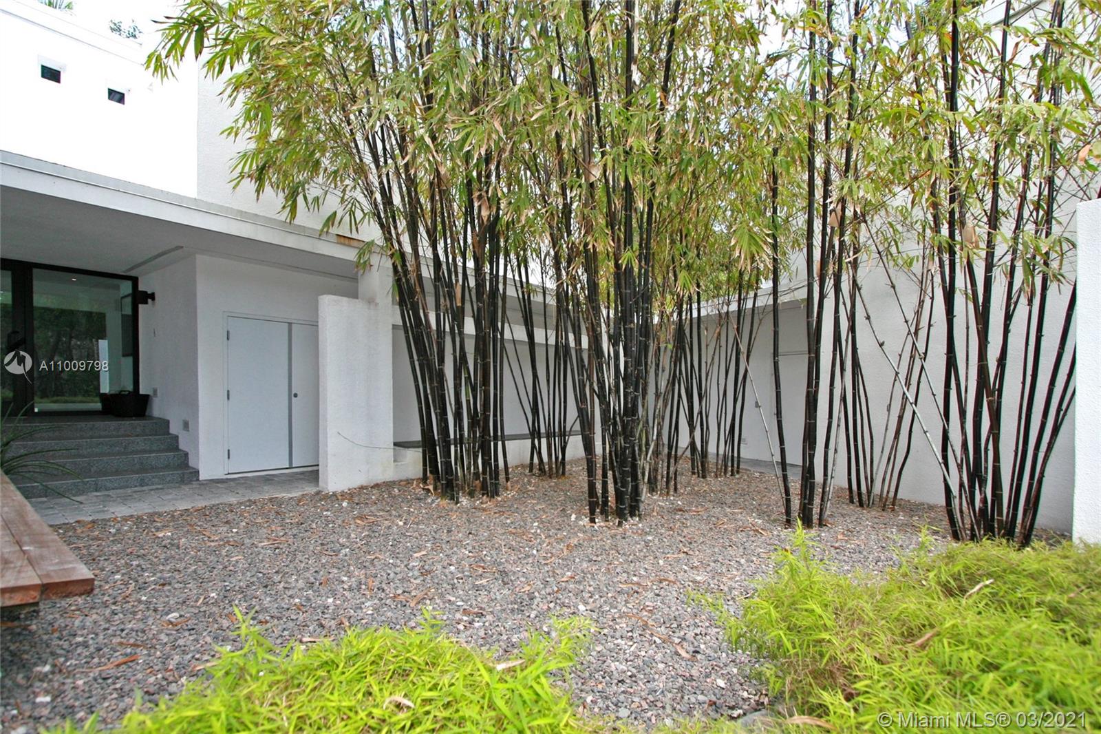 5530 Kerwood Oaks Dr Coral Gables, FL 33156