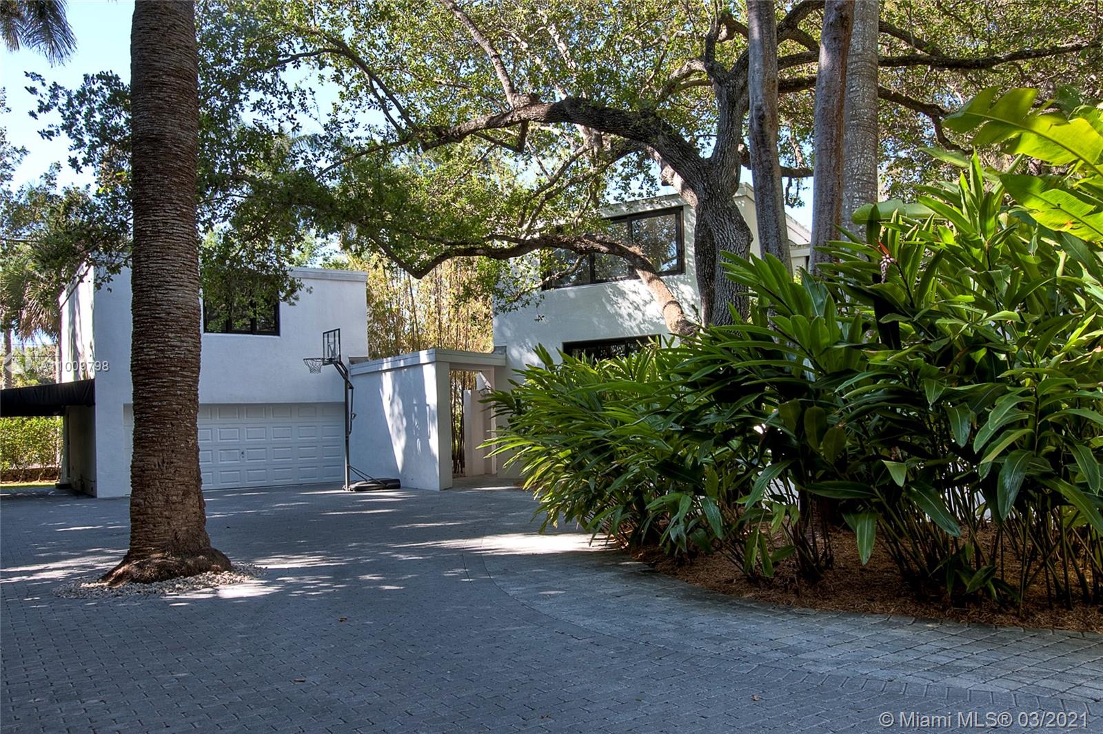 5530 Kerwood Oaks Dr Coral Gables, FL 33156