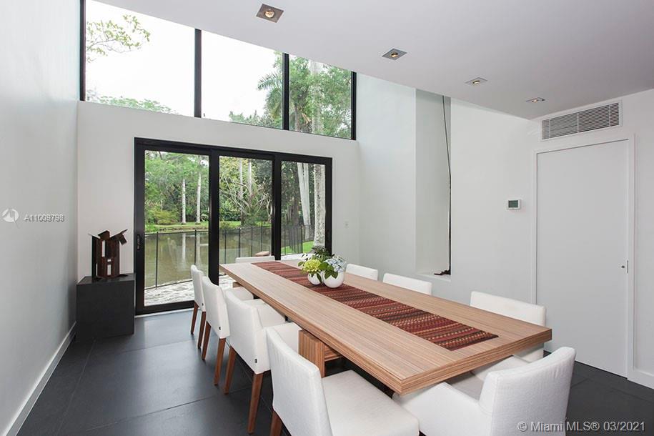 5530 Kerwood Oaks Dr Coral Gables, FL 33156