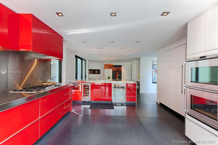 5530 Kerwood Oaks Dr Coral Gables, FL 33156