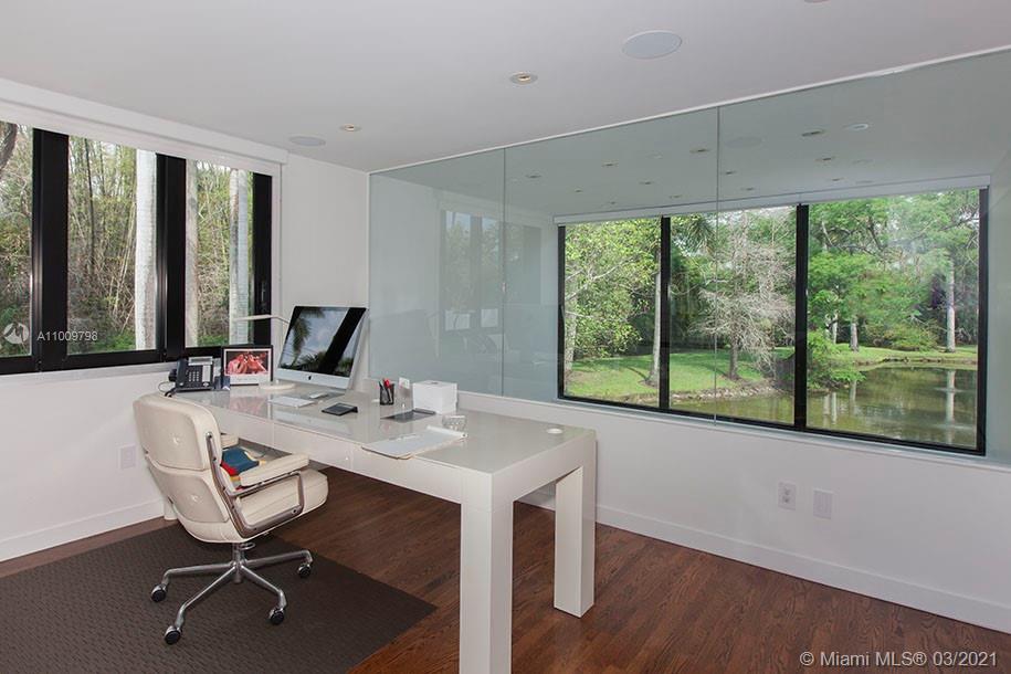 5530 Kerwood Oaks Dr Coral Gables, FL 33156