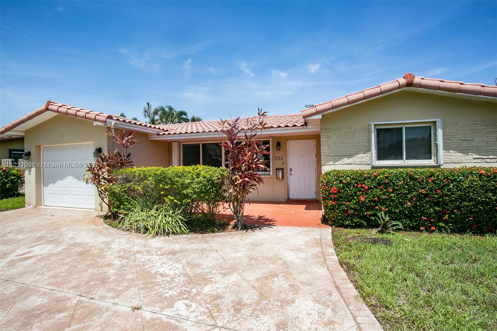 701 N 46th Ave
