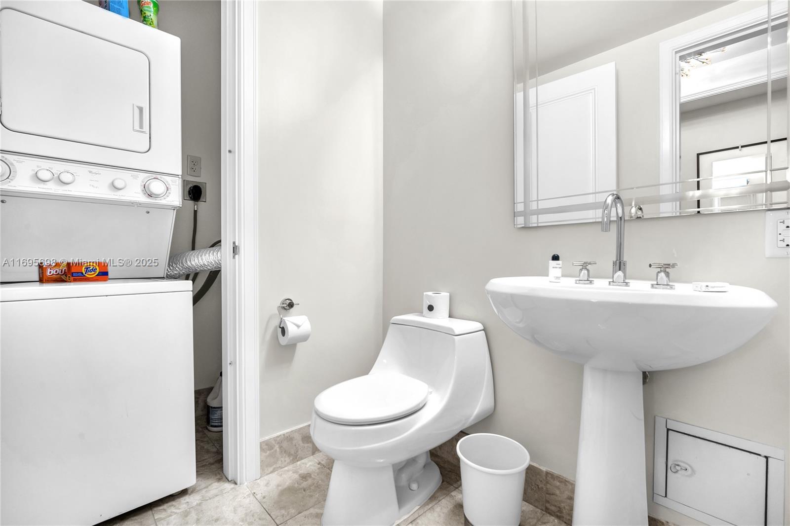 1435 Brickell Ave #3012 Miami, FL 33131