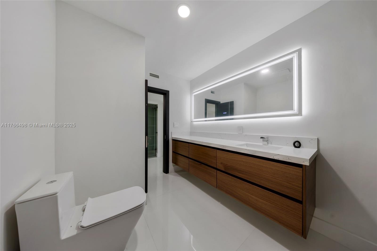 406 Holiday Dr Hallandale Beach, FL 33009 406 Holiday Dr Hallandale Beach, FL 33009