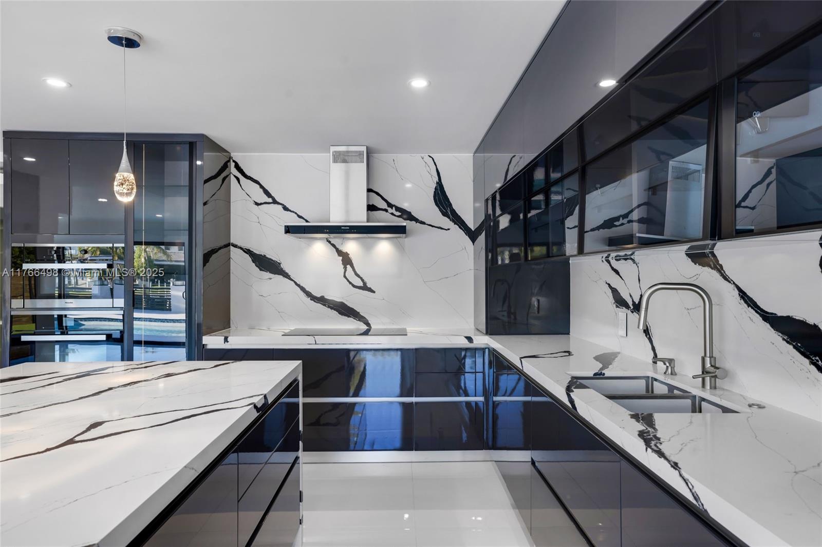 406 Holiday Dr Hallandale Beach, FL 33009 406 Holiday Dr Hallandale Beach, FL 33009