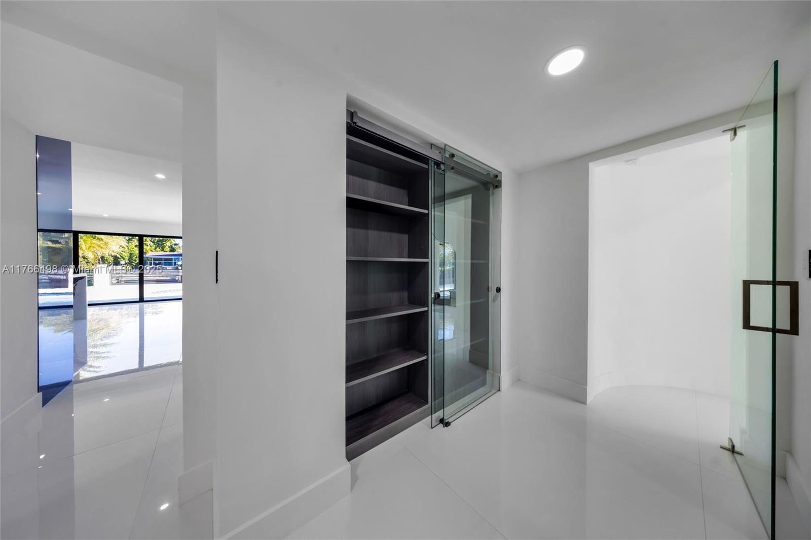 406 Holiday Dr Hallandale Beach, FL 33009 406 Holiday Dr Hallandale Beach, FL 33009