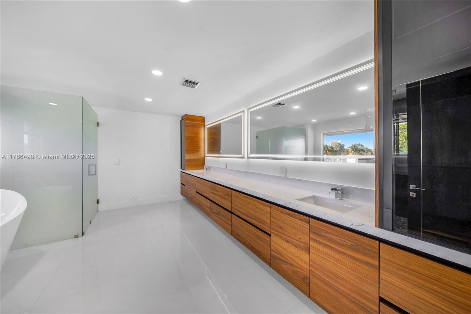 406 Holiday Dr Hallandale Beach, FL 33009 406 Holiday Dr Hallandale Beach, FL 33009