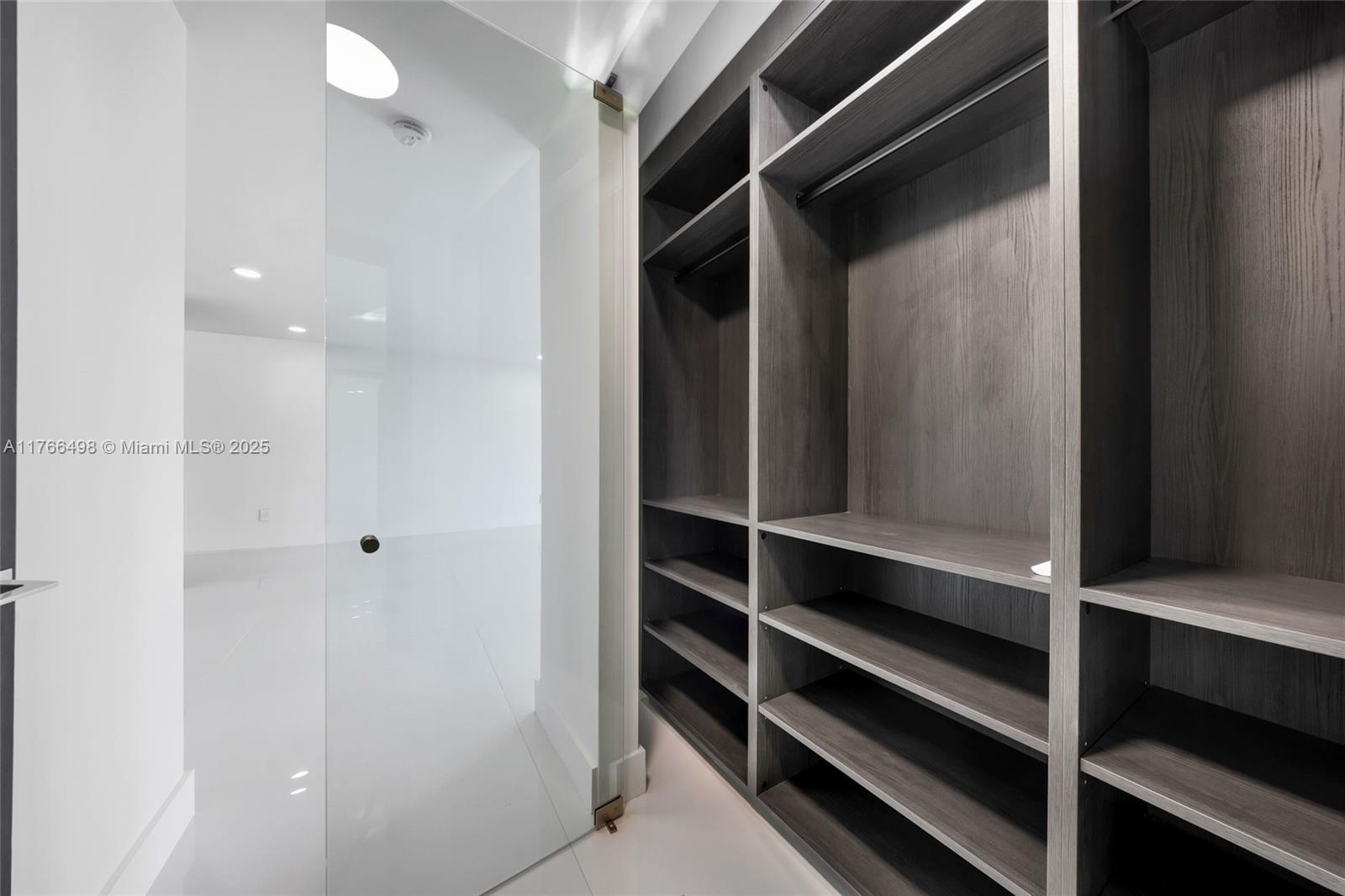 406 Holiday Dr Hallandale Beach, FL 33009 406 Holiday Dr Hallandale Beach, FL 33009