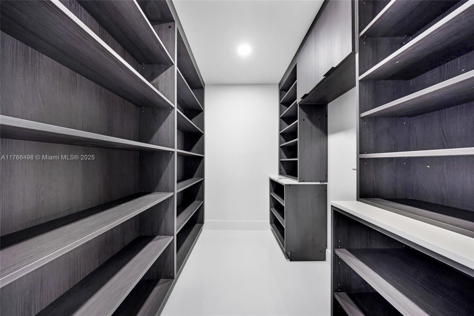 406 Holiday Dr Hallandale Beach, FL 33009 406 Holiday Dr Hallandale Beach, FL 33009