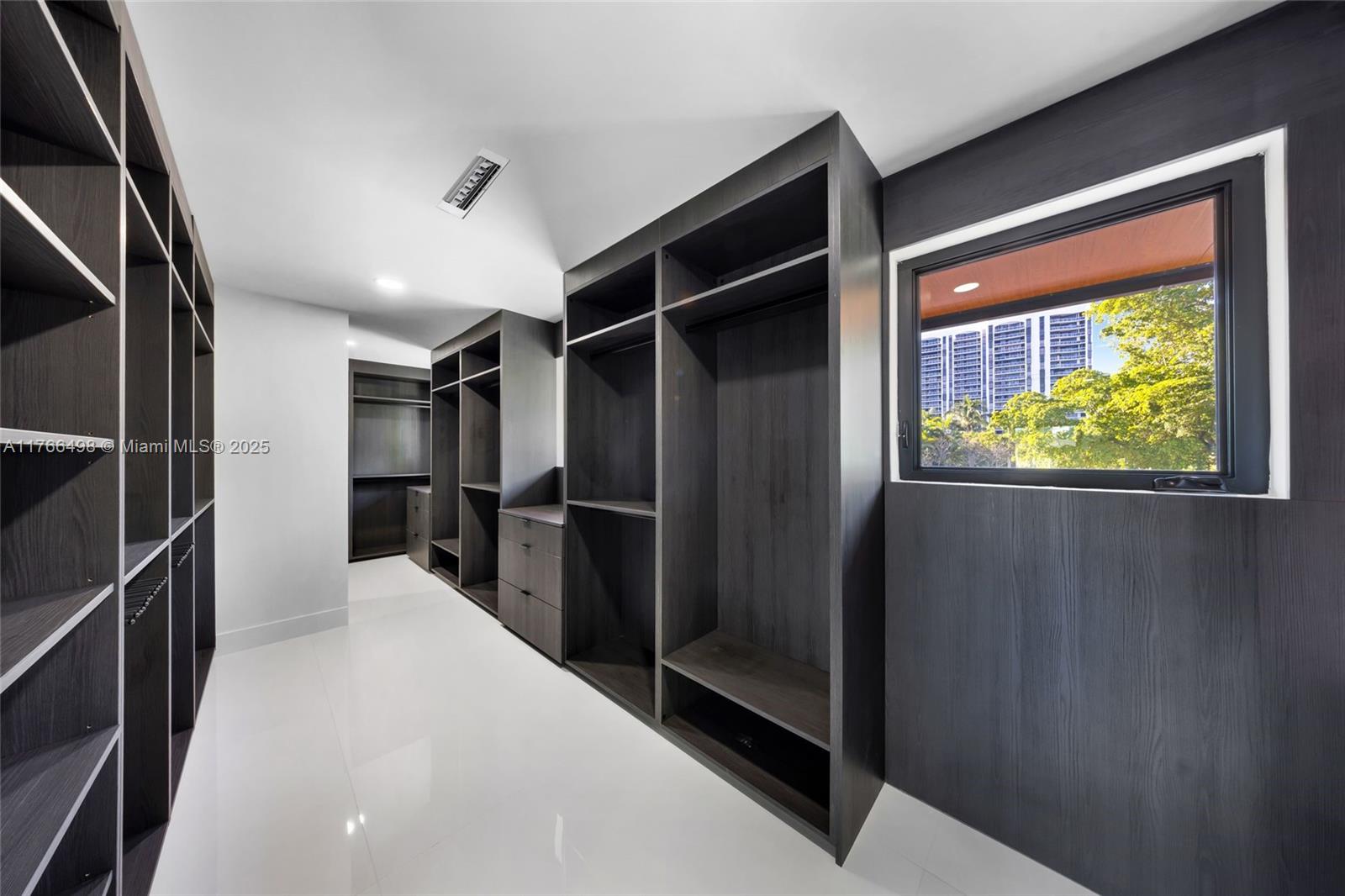 406 Holiday Dr Hallandale Beach, FL 33009 406 Holiday Dr Hallandale Beach, FL 33009