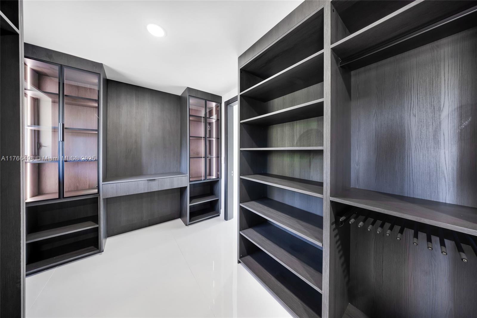 406 Holiday Dr Hallandale Beach, FL 33009 406 Holiday Dr Hallandale Beach, FL 33009