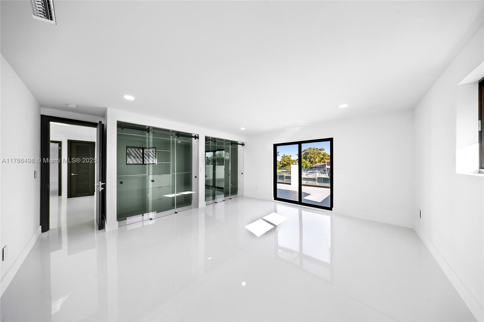 406 Holiday Dr Hallandale Beach, FL 33009 406 Holiday Dr Hallandale Beach, FL 33009