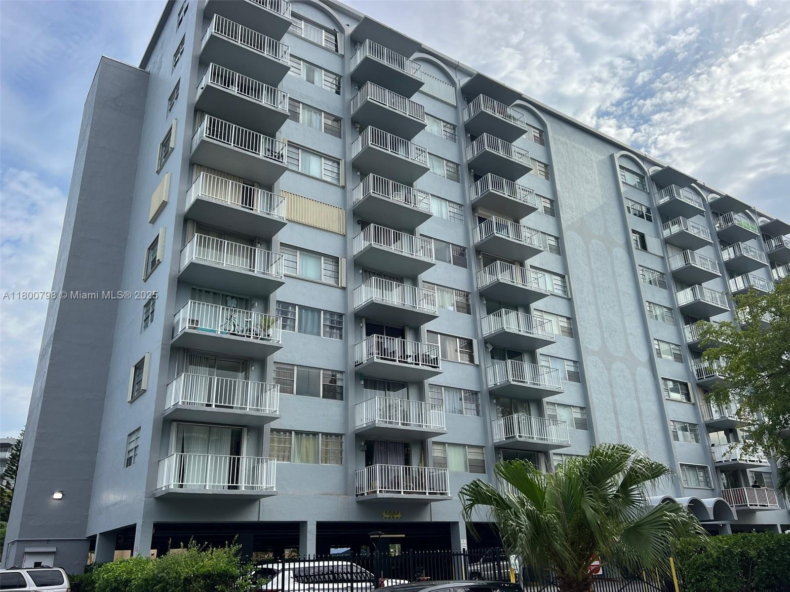 1470 NE 125th Ter #810