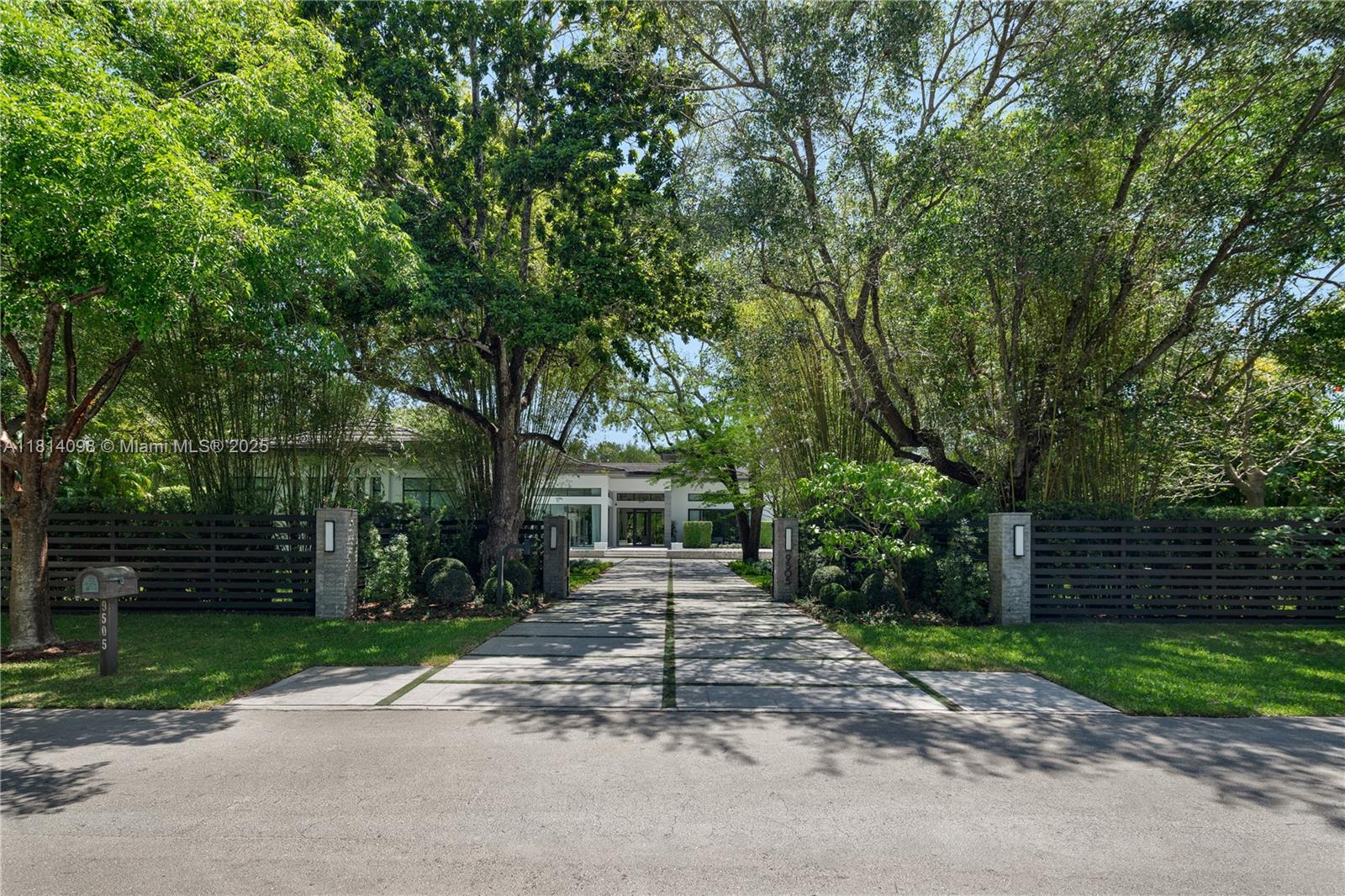 9505 SW 63rd Ct Pinecrest, FL 33156