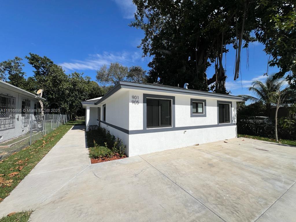 901 NW 99th St #901