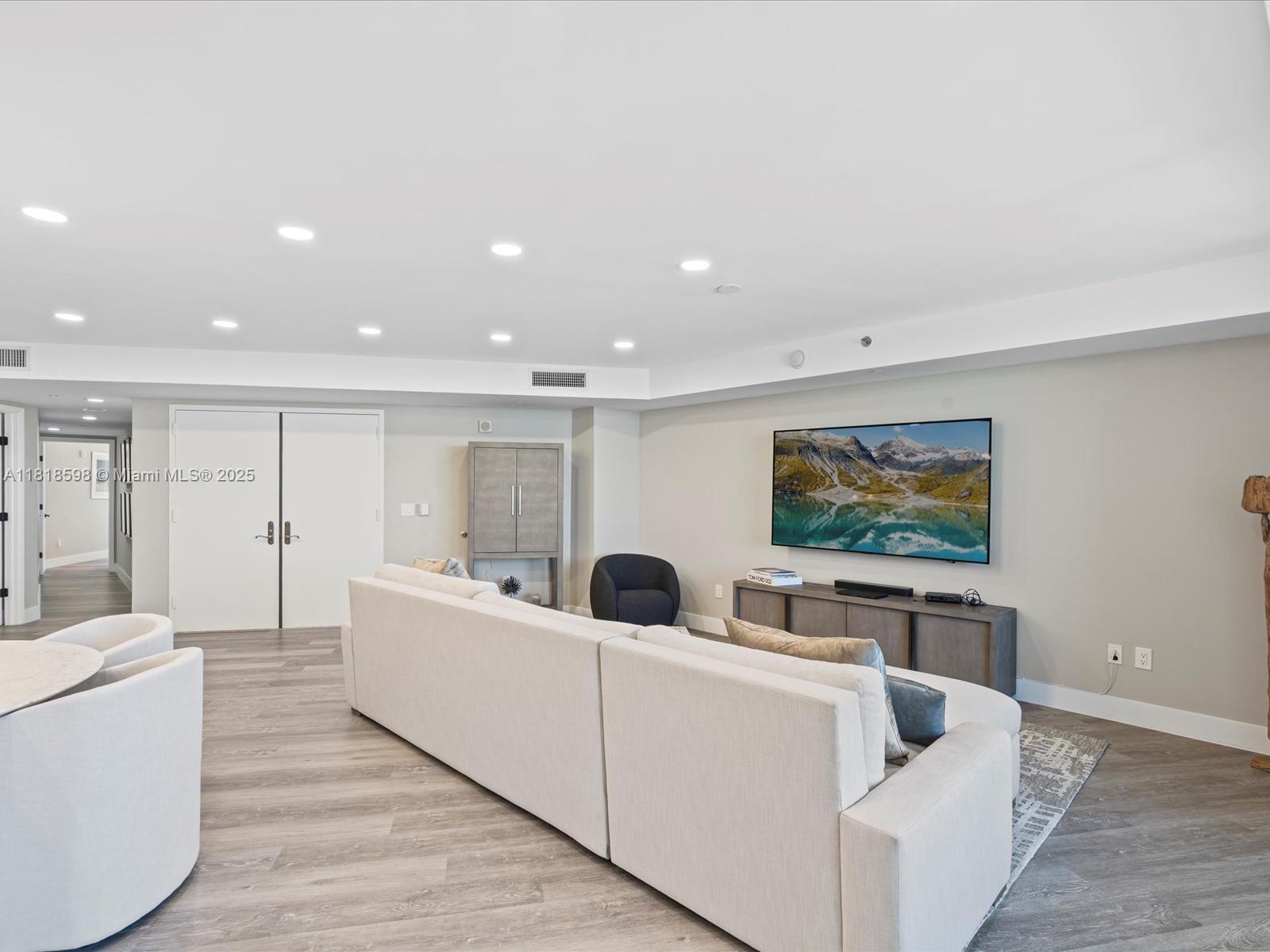 image Ocean Four Condo2