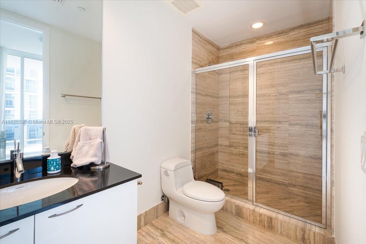 image Tdr Tower Iii Condo10