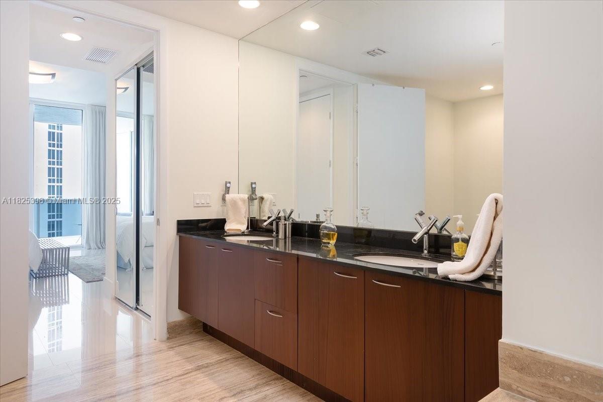 image Tdr Tower Iii Condo16