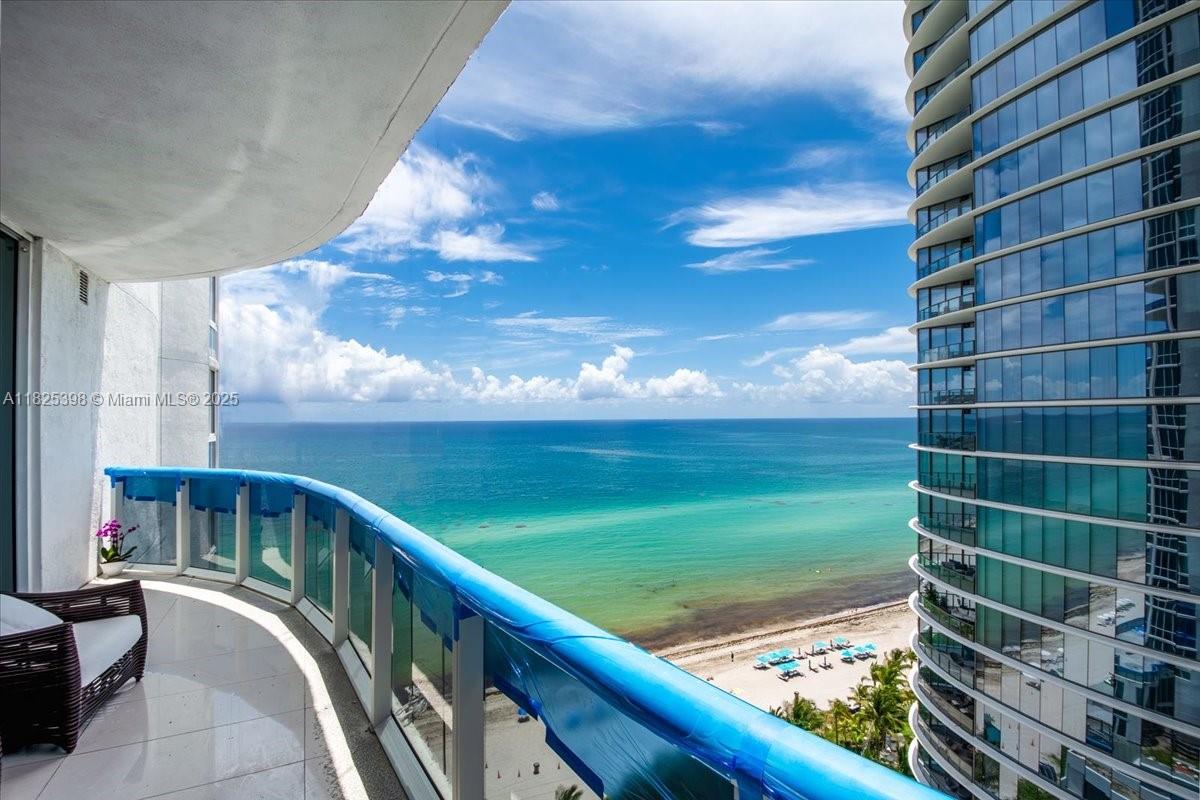 image Tdr Tower Iii Condo20