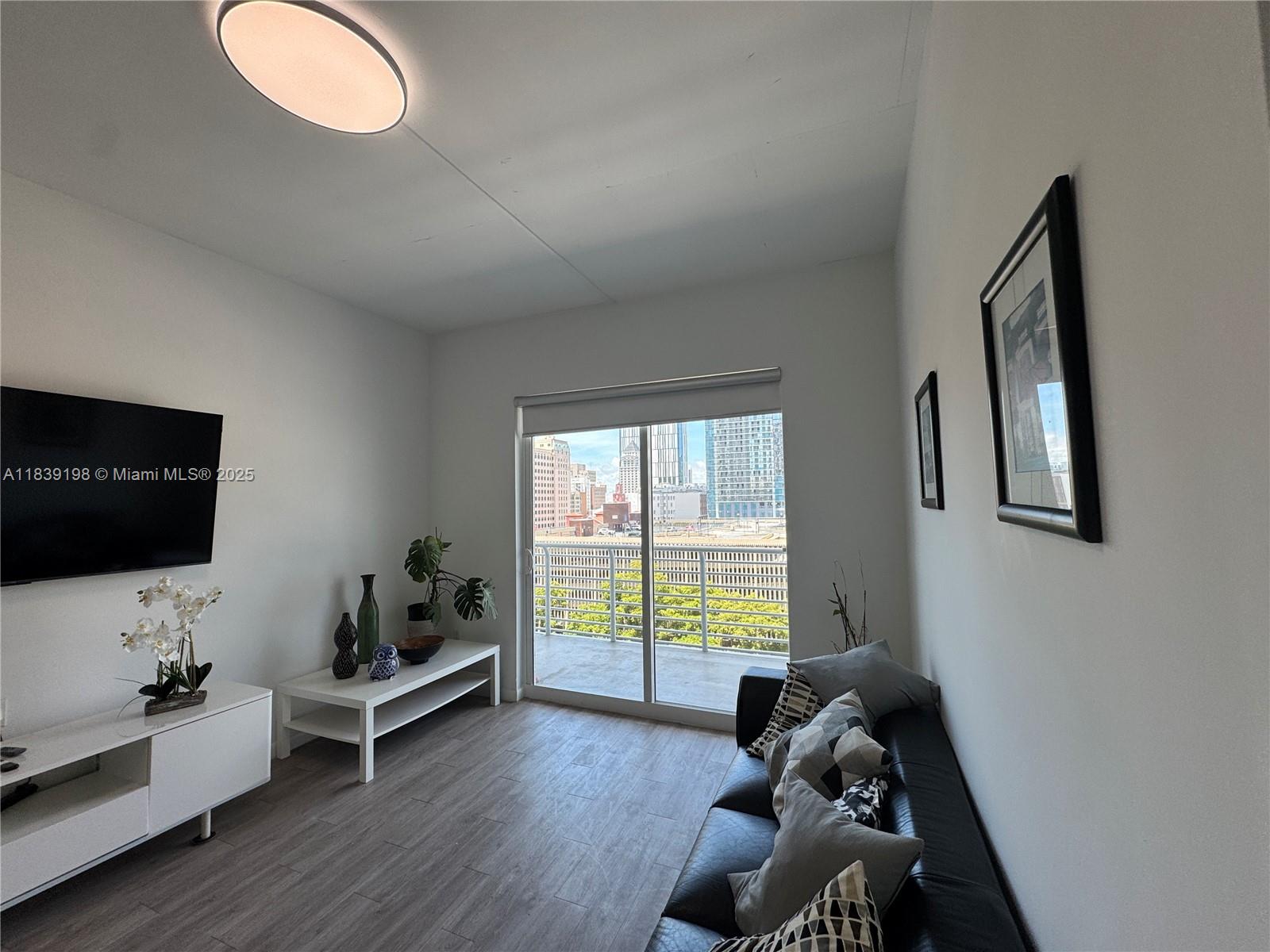 image The Loft Downtown Condo14