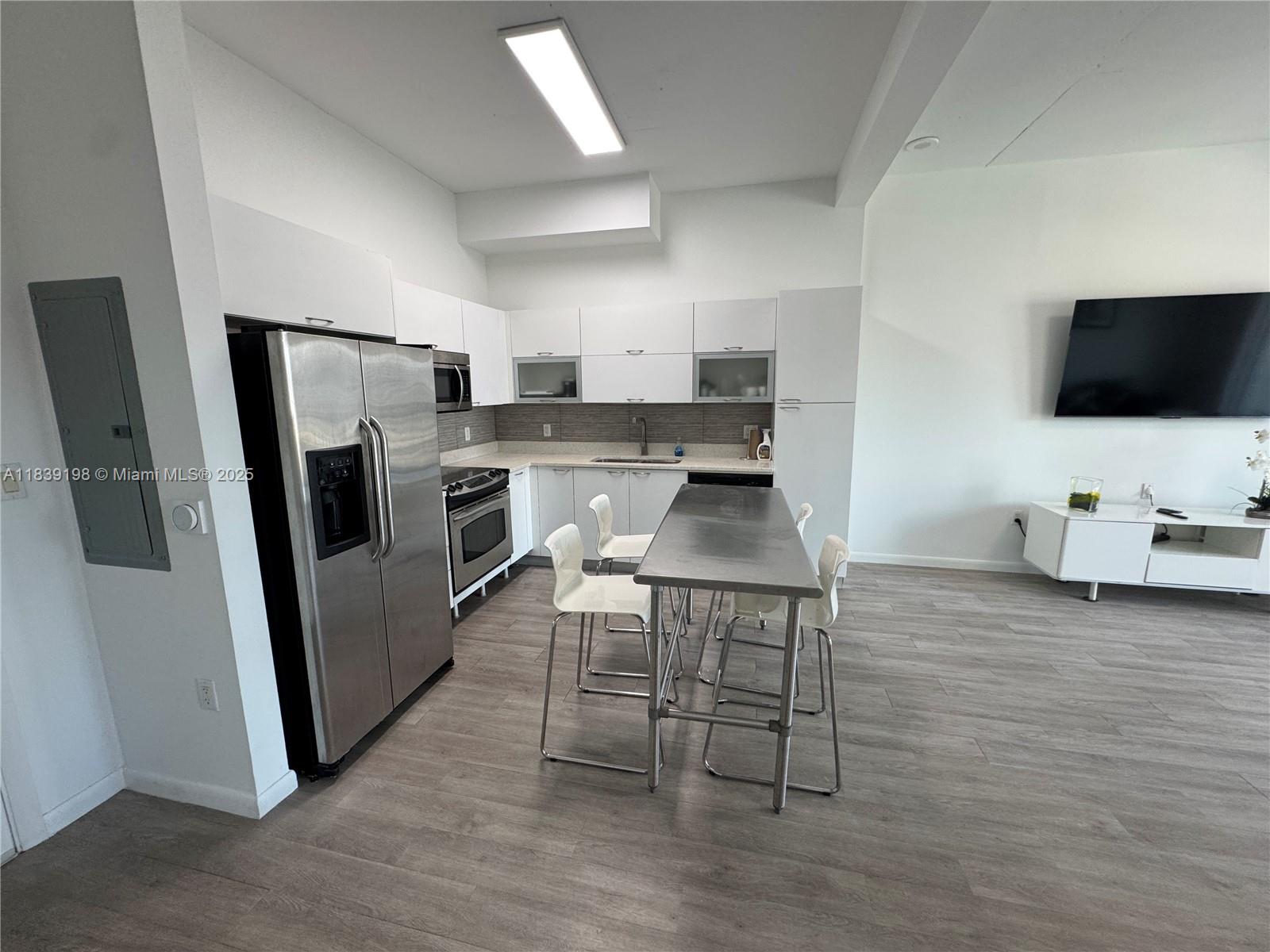 image The Loft Downtown Condo17
