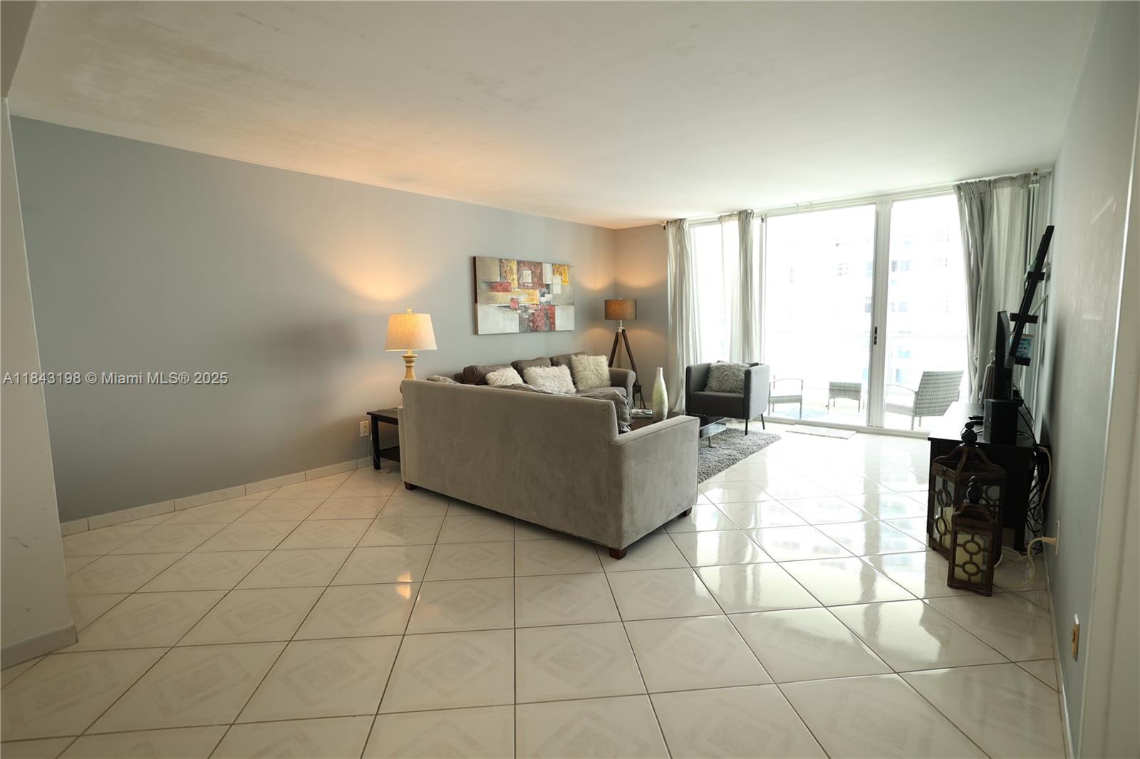 5151 Collins Ave #927,Miami Beach, FL 33140