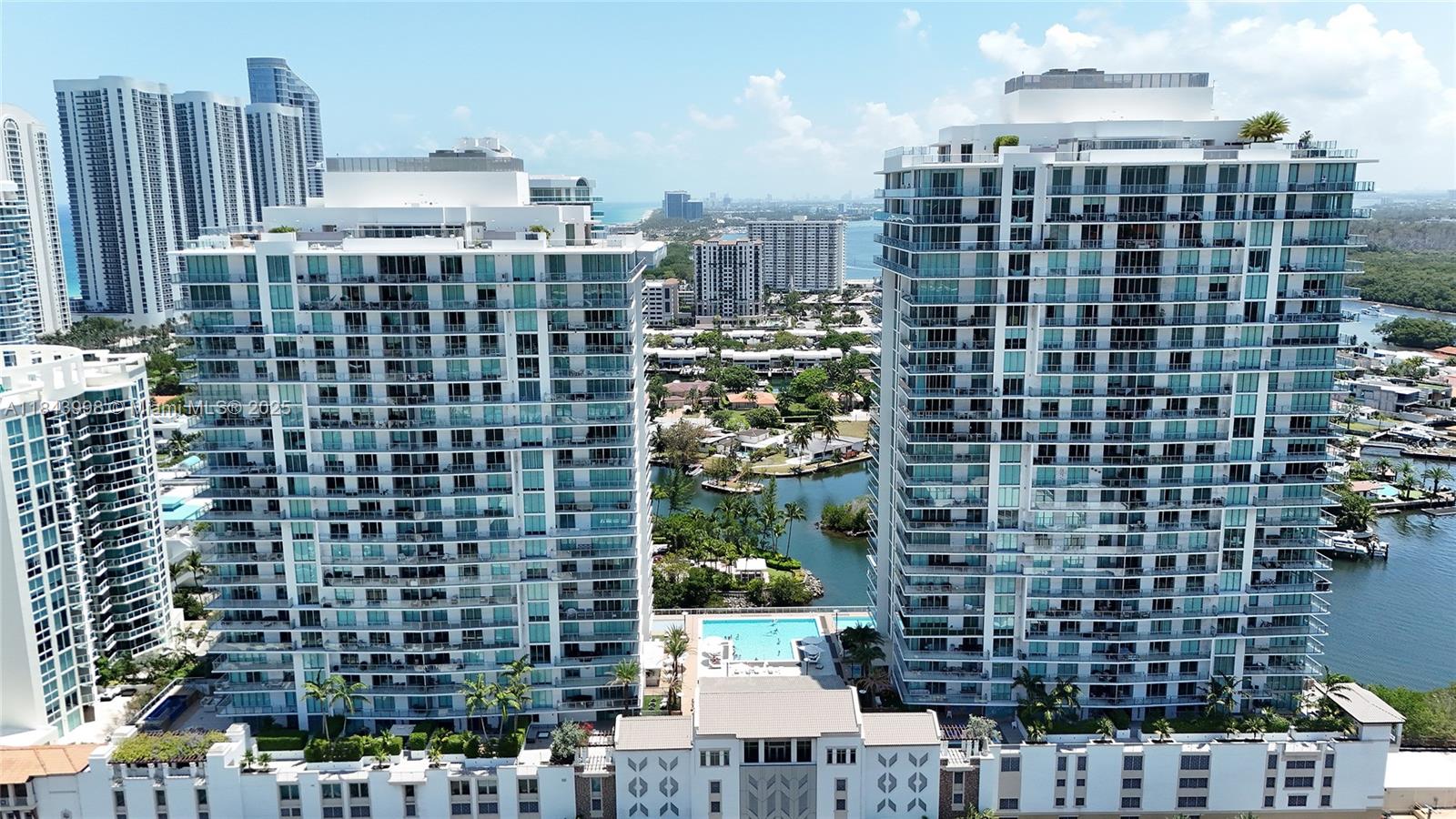 image Parque Towers Condo1