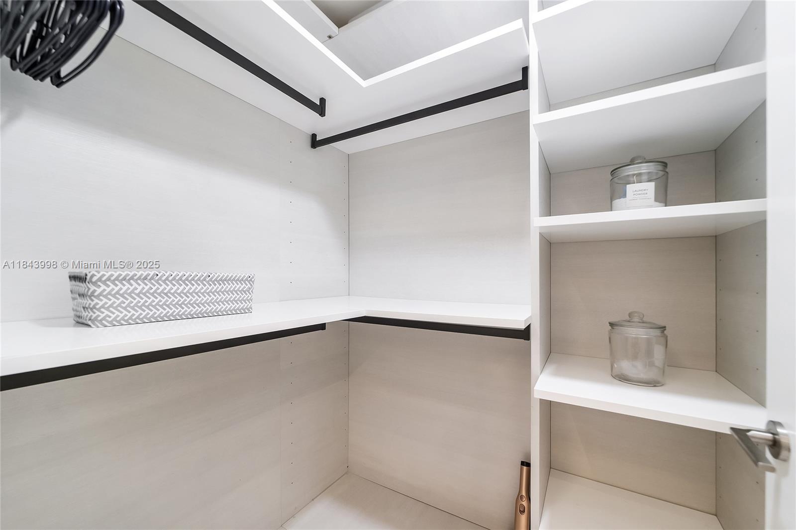image Parque Towers Condo23