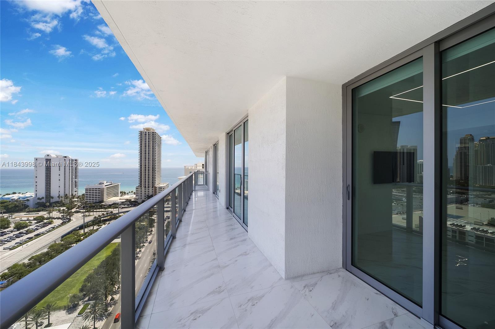 image Parque Towers Condo25