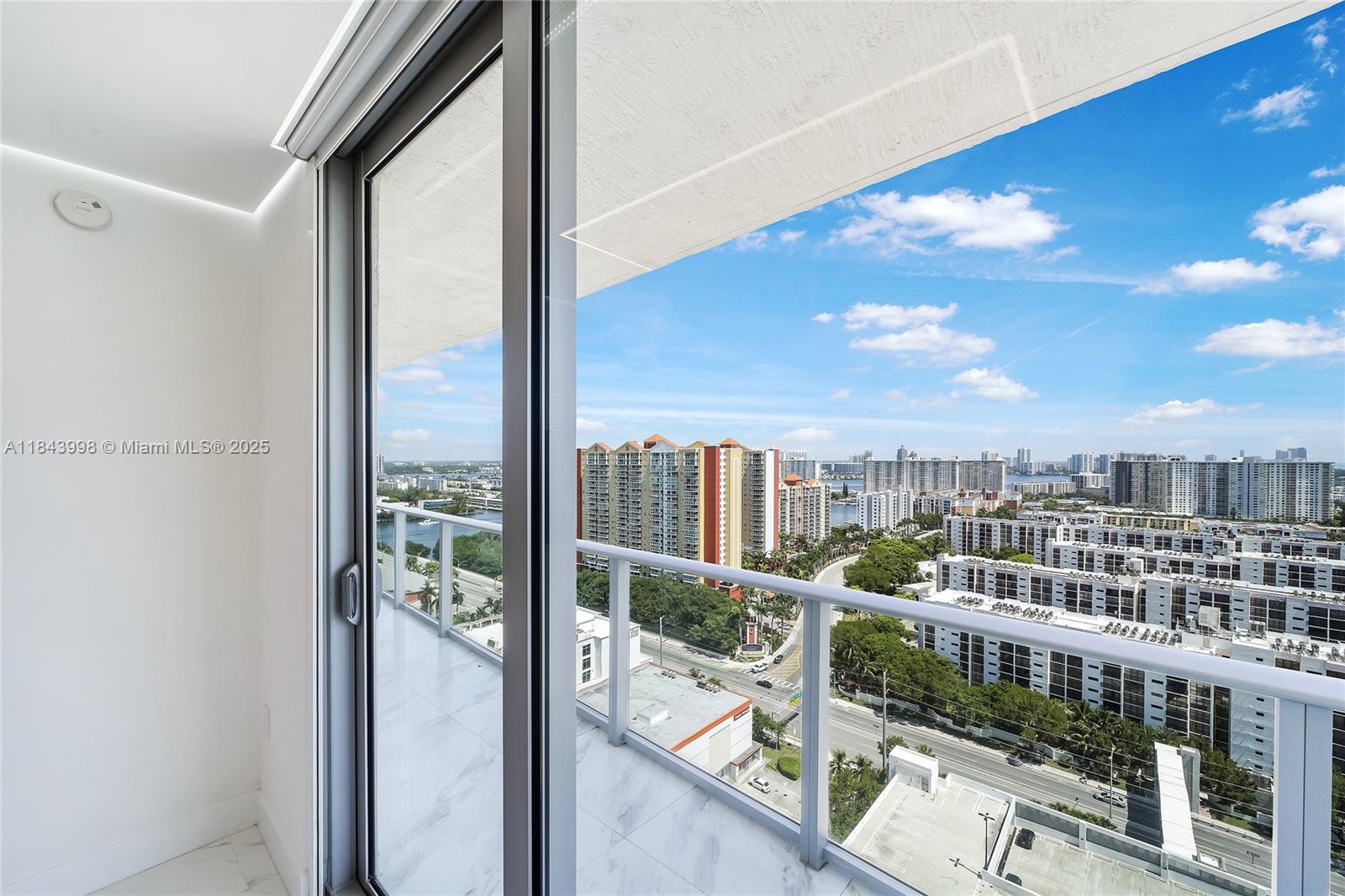 image Parque Towers Condo31