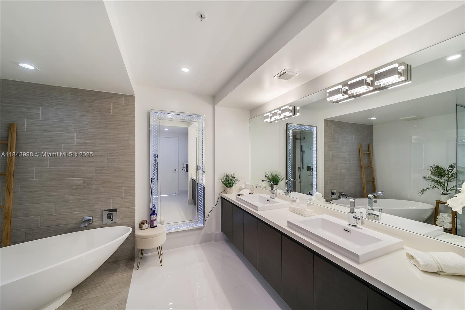 image Parque Towers Condo36