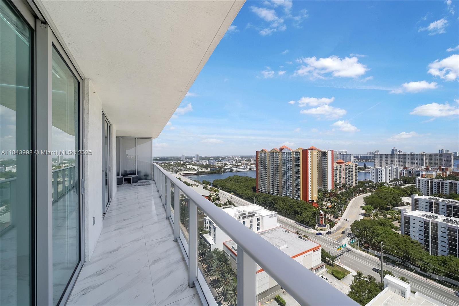 image Parque Towers Condo40