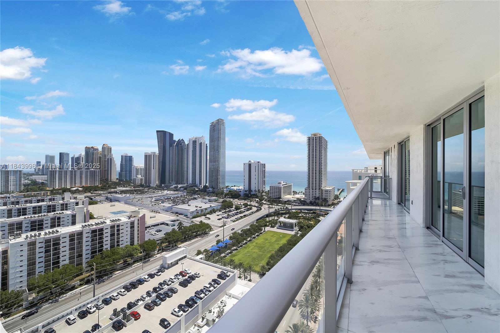 image Parque Towers Condo41