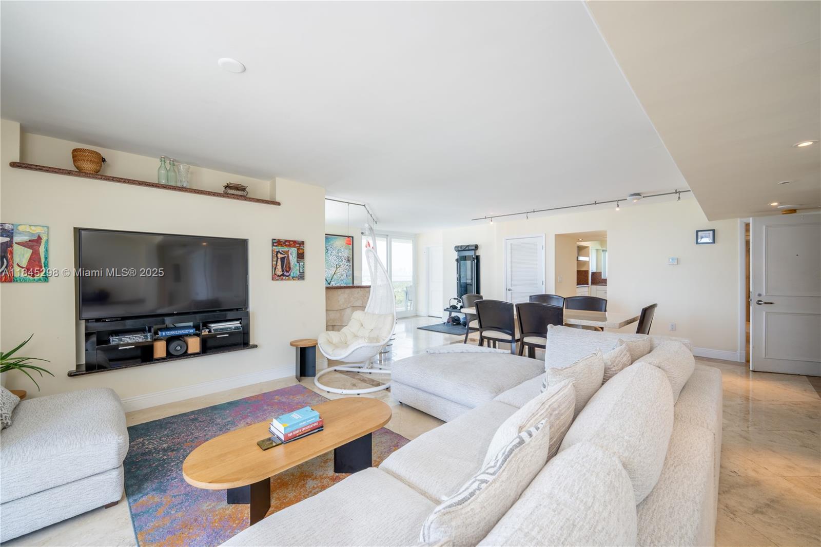 5900 Collins Ave #1701 Miami Beach, FL 33140