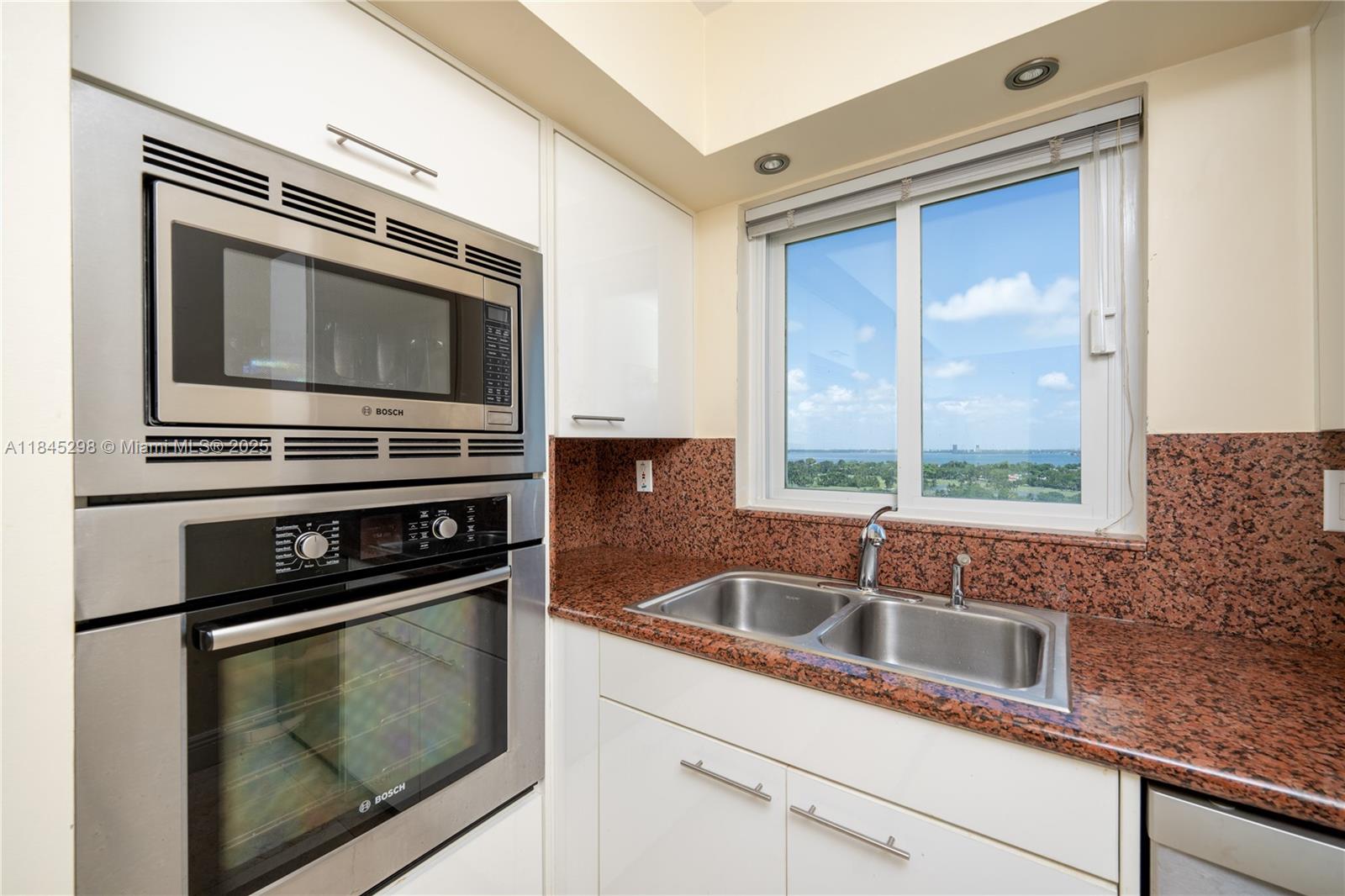 5900 Collins Ave #1701 Miami Beach, FL 33140