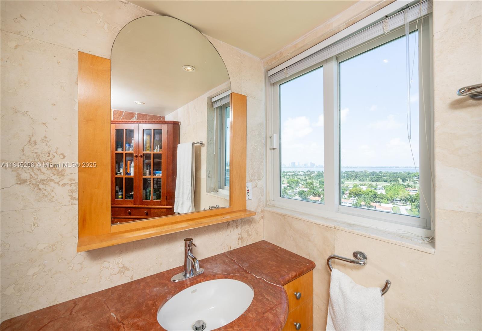 5900 Collins Ave #1701 Miami Beach, FL 33140