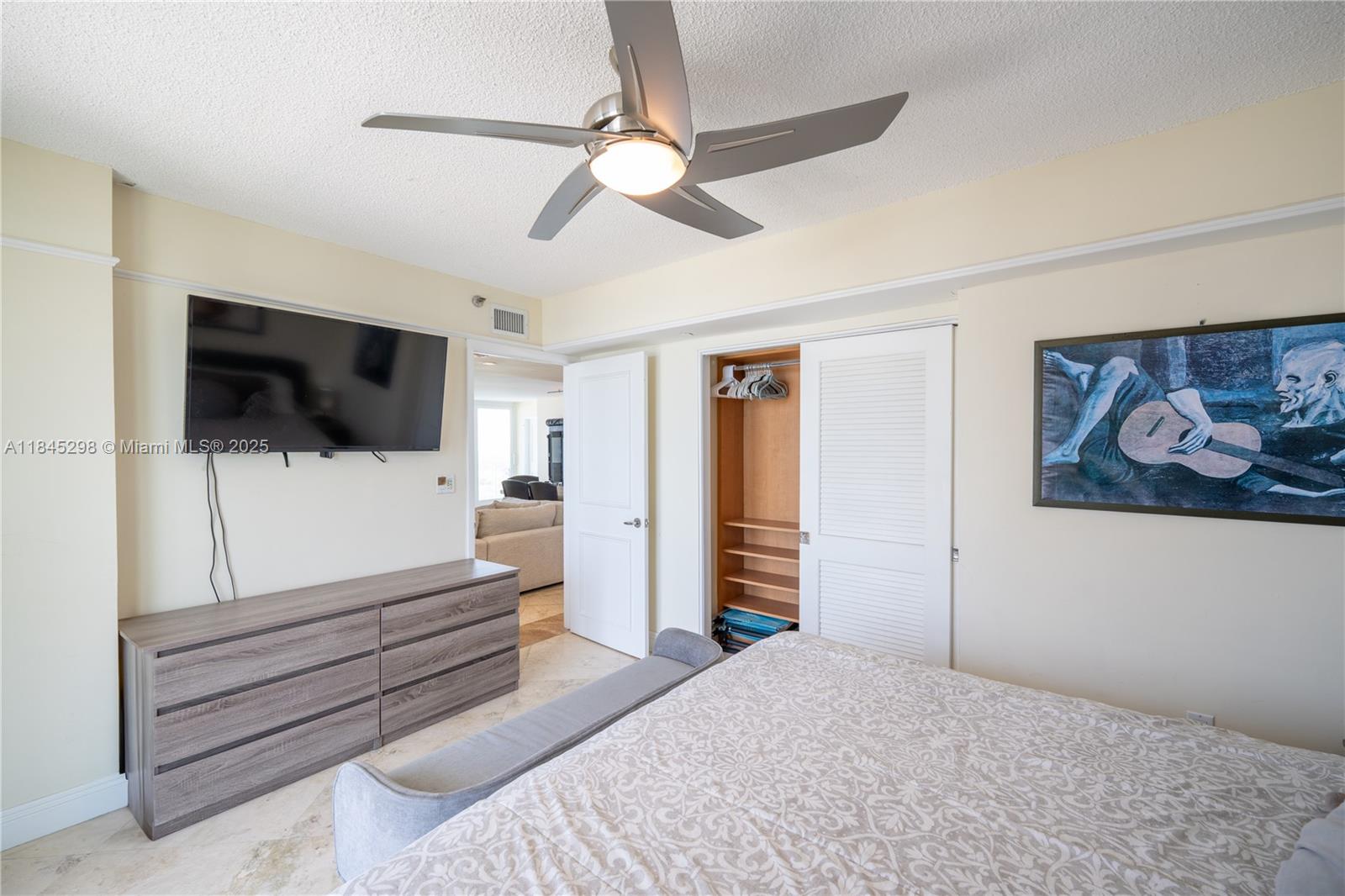 5900 Collins Ave #1701 Miami Beach, FL 33140